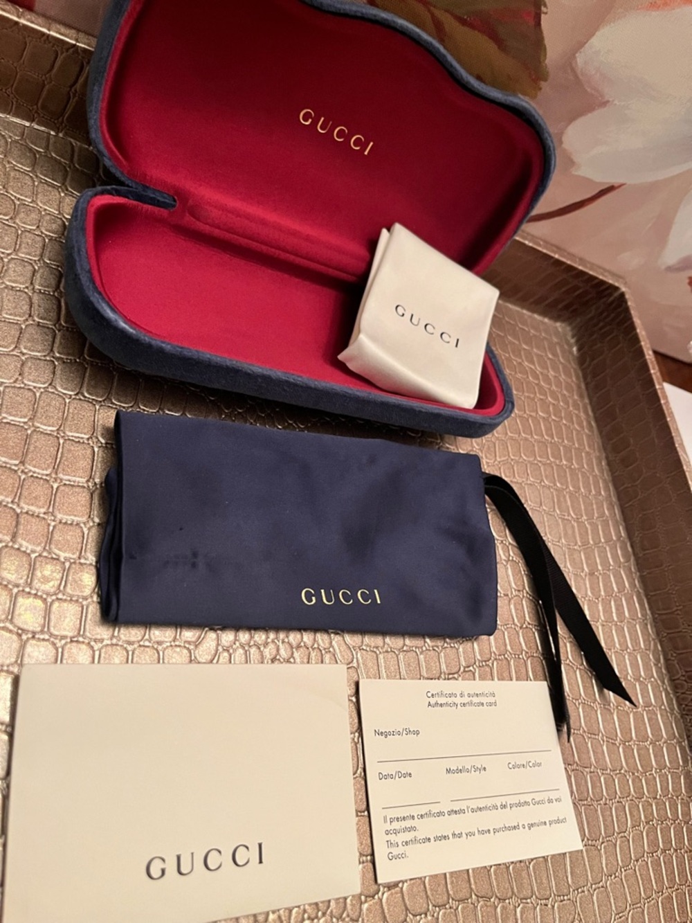 Gucci Navy Velvet Eyewear Case w/Red Lined Interior & Pouch, Linen, & COA Card - Picture 4 of 10